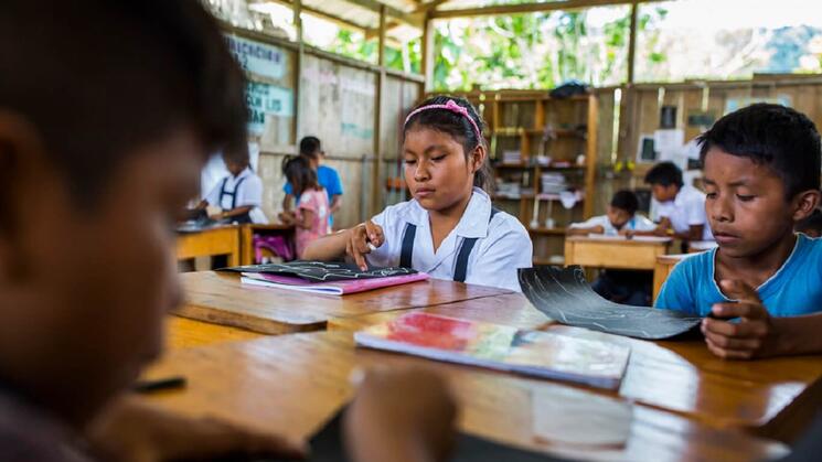 Clases noviembre Leslie Searles AIDESEP presenta demanda de amparo contra MINEDU por vulneración educación intercultural bilingüe