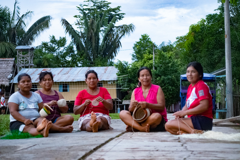 artesanas de pucaurquillo bora huitoto 1 <strong>Viaje de las mujeres amazónicas hacia la autonomía</strong>